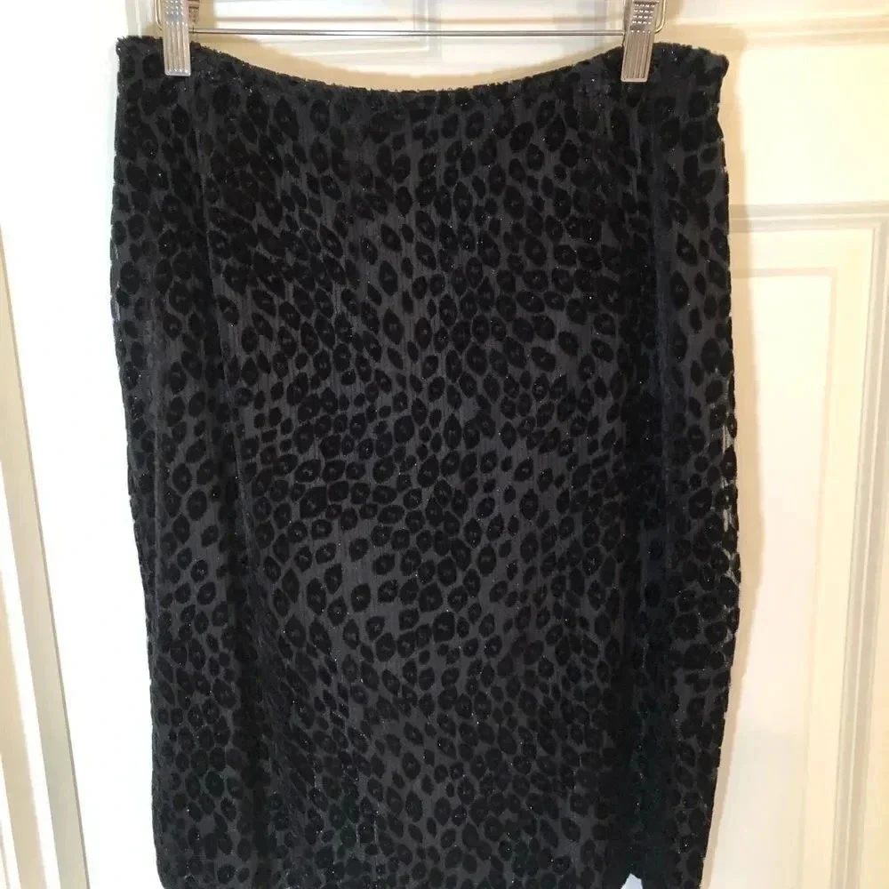 BEAUTIFUL black velvet and sheer metallic‎ cheetah print pencil skirt size 6